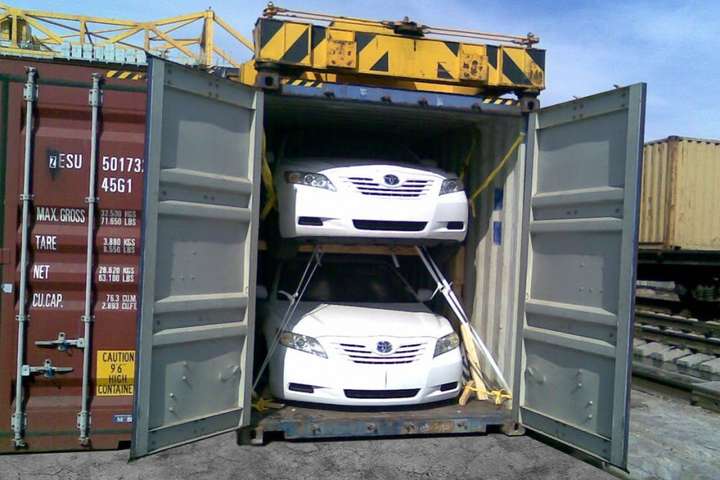 Автомобілі із США привозять в контейнерах - Вживані автомобілі подорожчають. Коли це станеться?