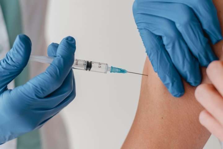 Вчені оцінили ризик серцево-судинних порушень після вакцинації від коронавірусу