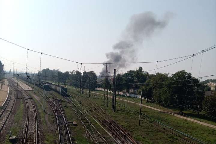 Російські окупанти обстріляли Авдіївку, Укрзалізниця обмежила рух поїздів (відео)