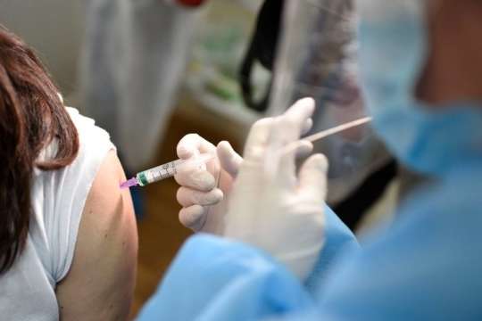 Минулої доби в Україні від коронавірусу вакцинували майже 90 тисяч людей