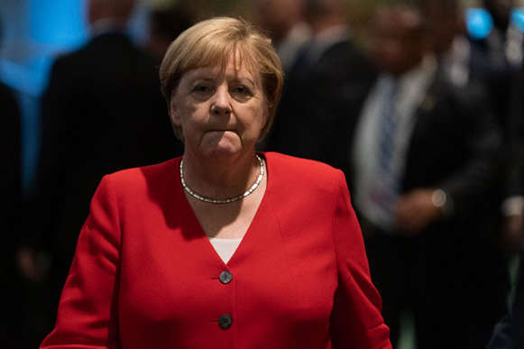 Підтримка християнських демократів Меркель і баварської партії Християнсько-соціальний союз в останні тижні неухильно падає - Підтримка партії Меркель продовжує падати за місяць до виборів