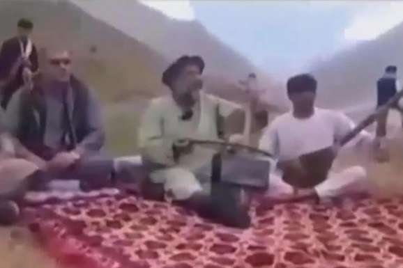 Талибы расстреляли известного афганского музыканта