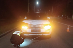 У Вінниці неповнолітній водій Land Rover збив насмерть жінку (відео)