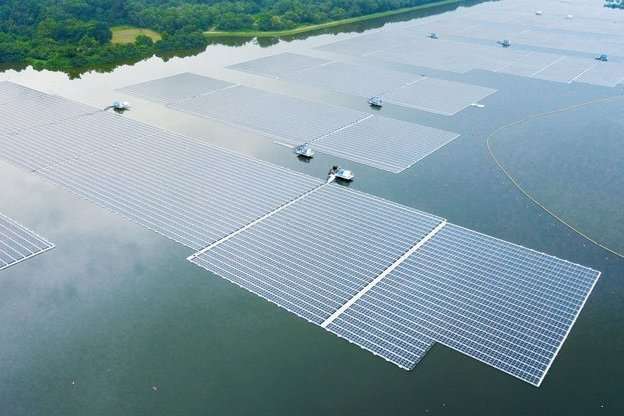 У Сінгапурі відкрита величезна плавуча сонячна електростанція