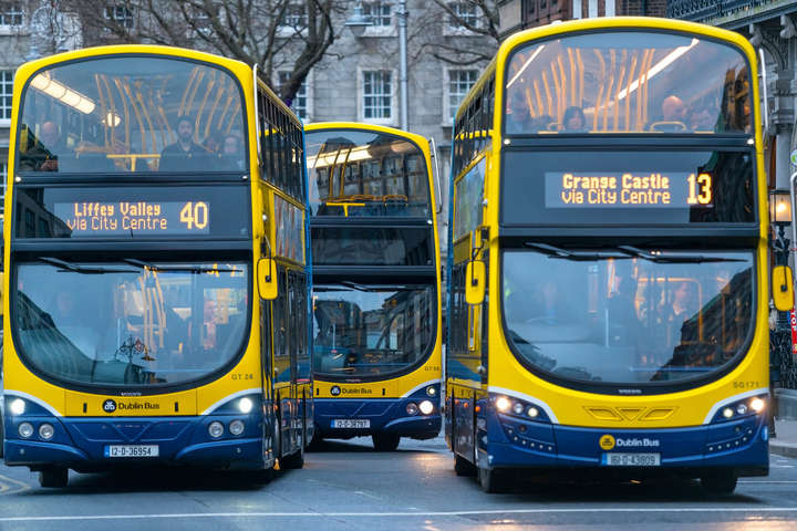 В Ірландії почалися випробування двоповерхових водневих автобусів