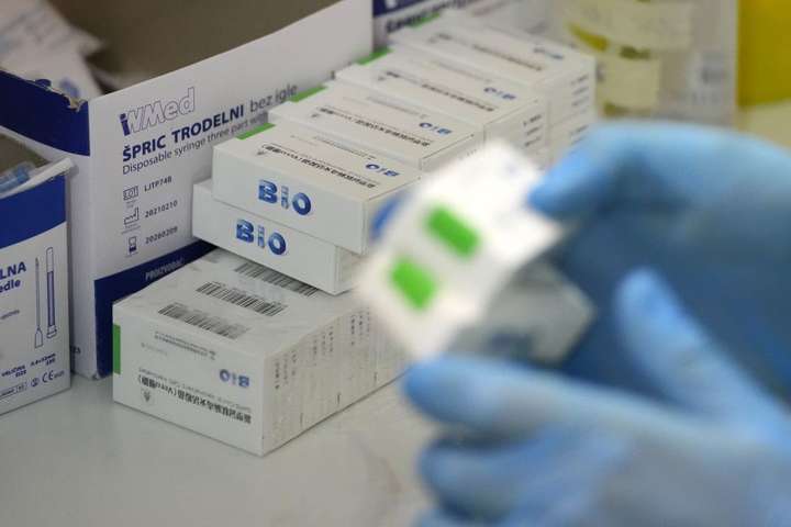 США відправили до України 2,2 млн доз вакцини від коронавірусу