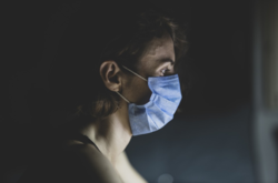 За все время пандемии в Украине заболели на коронавирус 2,2 млн человек