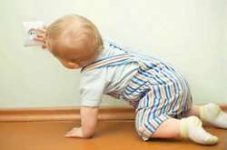 На Полтавщині дитина вставила цвях у розетку та потрапила до реанімації