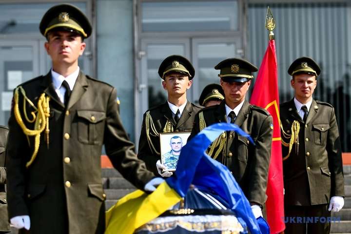 У Запоріжжі попрощалися з військовим, який загинув від кулі снайпера на Донбасі