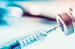 Вакцинація населення триває по всьому світу