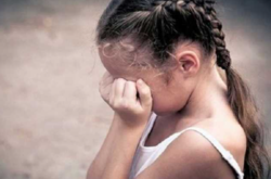 На дівчинку 7,5 років педофіл напав в кабіні туалету