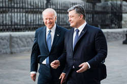 Порошенко дав кілька порад Зеленському перед зустріччю з Байденом