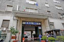  Жінка раптово підійшла до вікна і стрибнула з нього 