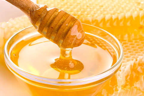В Україні масово фальсифікують мед: що робити споживачеві