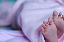 У суді жінка частково визнала вину і пояснила: приховала вагітність, оскільки боялася, що члени родини будуть змушувати її зробити аборт.