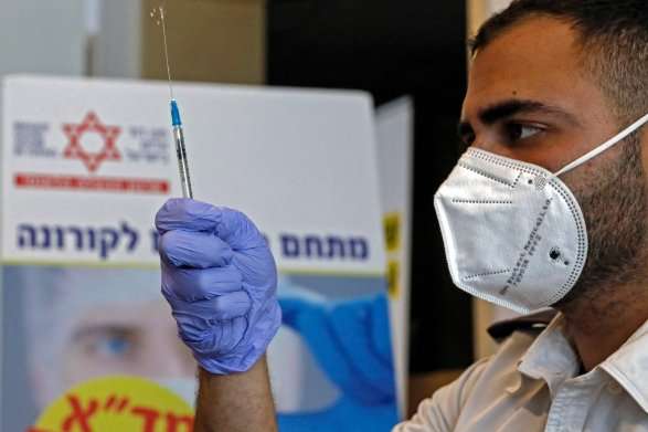 «Вакцинований» Ізраїль встановив новий рекорд заражень