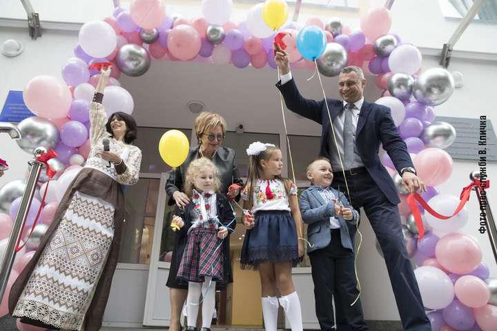 Із ліфтом та гардеробною. Кличко відкрив нову школу в Києві (фото)