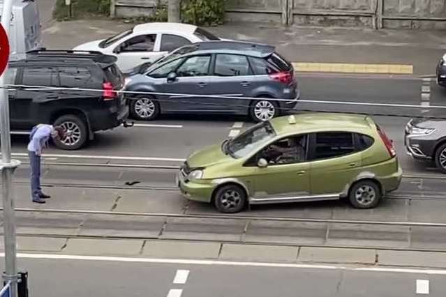 У Києві таксист збив підлітка на переході та втік (відео) 