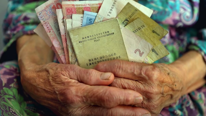 Украинцы могут получить пенсии умерших родственников