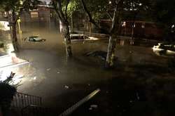 Затоплені дороги та метро: Нью-Йорк пішов під воду через ураган Іда (відео)