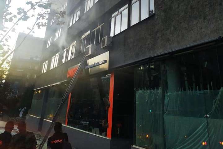Пожежа у столиці: горіла будівля коледжу зв'язку, є постраждалі (фото)