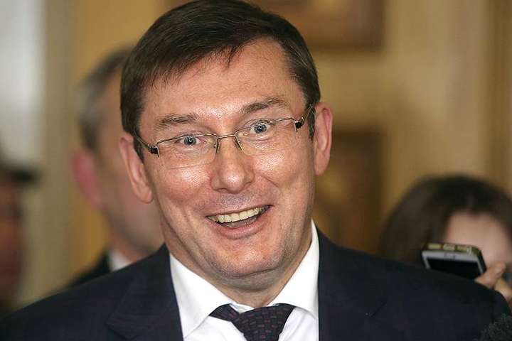 Луценко розказав, як Янукович на «кубику» і з шансоном возив його в Межигір'я