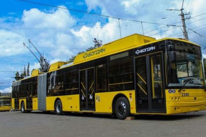 В центрі Києва зупинився рух тролейбусів