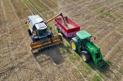 Украина собрала рекордный урожай зерна. Правительство говорит, что это их заслуга
