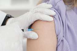  Однако путешествовать за границу без прививки нельзя 