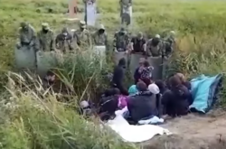 Білоруські силовики «прославилися» жорстоким поводженням з мігрантами (відео)