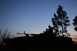 На Донбасі російські окупанти поранили українського військового, він у важкому стані