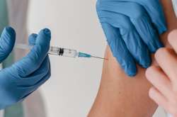 Наскільки ефективною є третя доза вакцини? Ізраїль розкрив дані досліджень