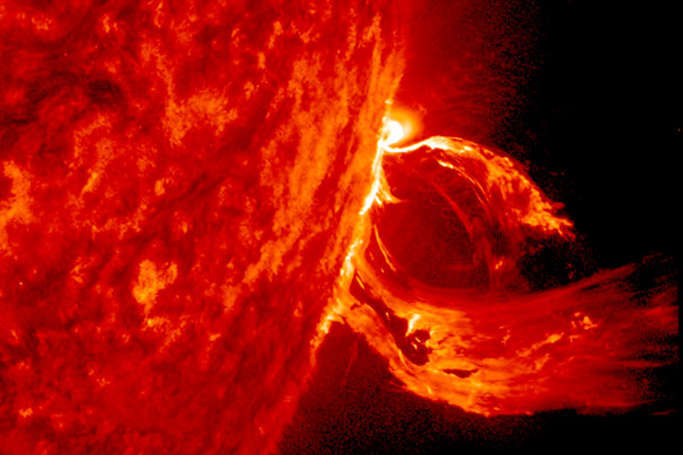Солнце выбросило в сторону Земли сразу две порции раскаленной плазмы