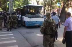 Біля будівлі ФСБ у Криму затримали активістів