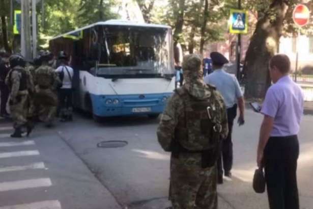 Затриманих у Криму п'ятьох кримських татар підозрюють у «диверсії» 