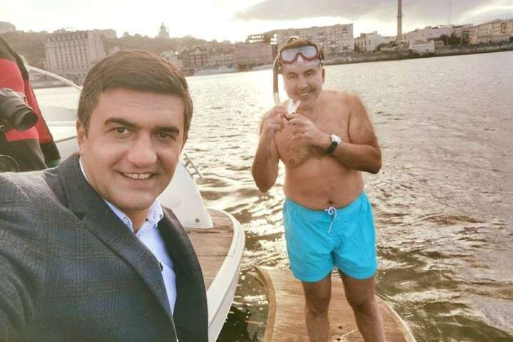 Саакашвили нырнул в Днепр (фото)