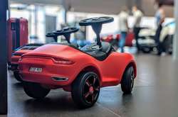 Червоний колір - гарний вибір для спортивних автомобілів