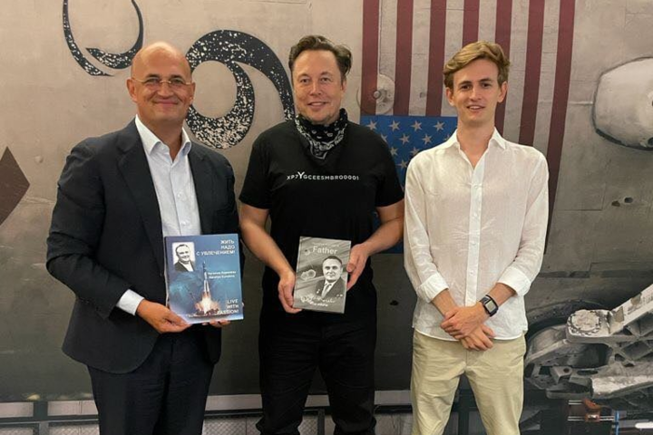 Илон Маск встретился с внуками украинского конструктора Сергея Королева