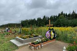 У Львові чоловік влаштував приватне кладовище на місці садів