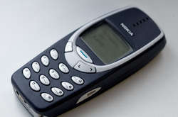 В Косово мужчина проглотил старую модель Nokia и выжил