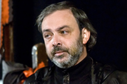 Ушел из жизни легендарный режиссер-постановщик, который работал с Пугачевой и другими звездами 