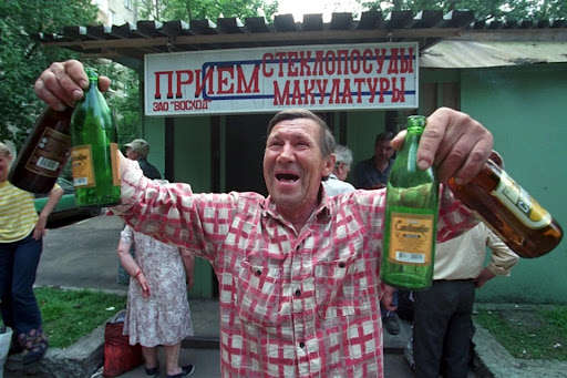 В Росії хочуть скасувати податок на доходи від збору пляшок