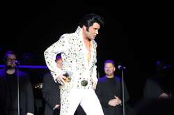 Знаменитый наряд Элвиса Пресли продали на аукционе за миллион долларов (фото)