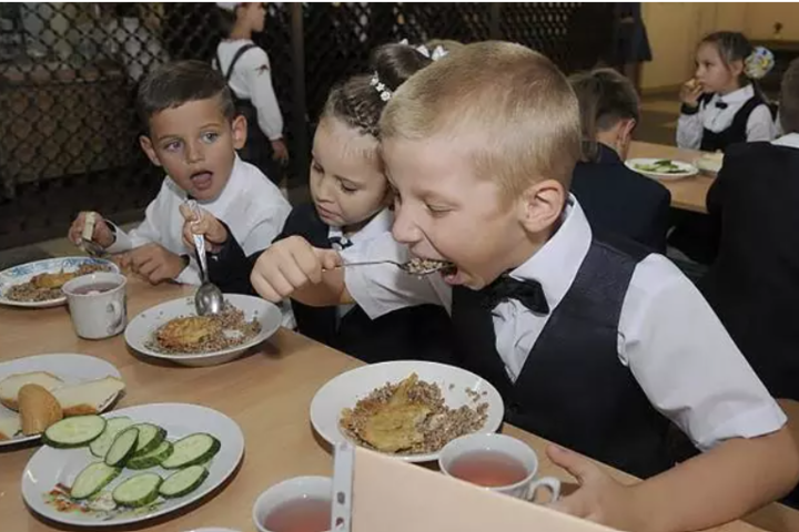Київська влада буде звільняти за халатне ставлення до харчування школярів 