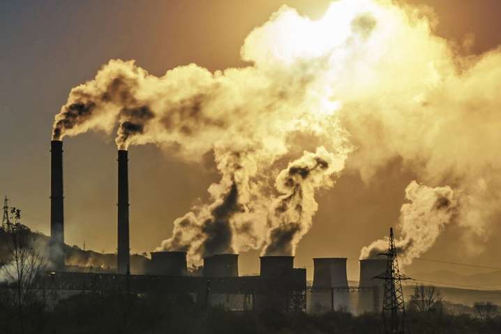 Трижды проваленный законопроект о промзагрязнении снова внесли в Раду