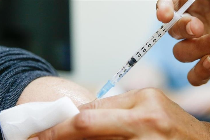 В Испании будут вакцинировать третьей дозой людей с иммунодефицитом 