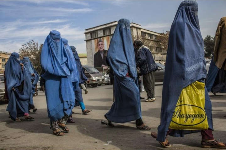 Терористи вже запровадили нові правила для навчання - «Талібан» ввів нові правила в університетах для жінок