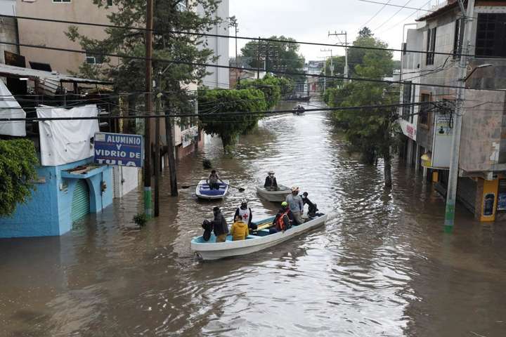 Пошкоджено понад 2 тисячі будинків - Мексику накрила потужна повінь. Є загиблі (фото, відео)