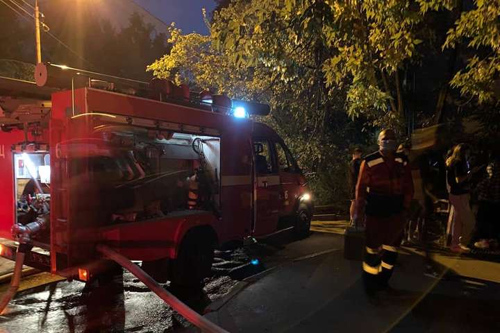 У Києві рятувальники загасили пожежу в студентському гуртожитку