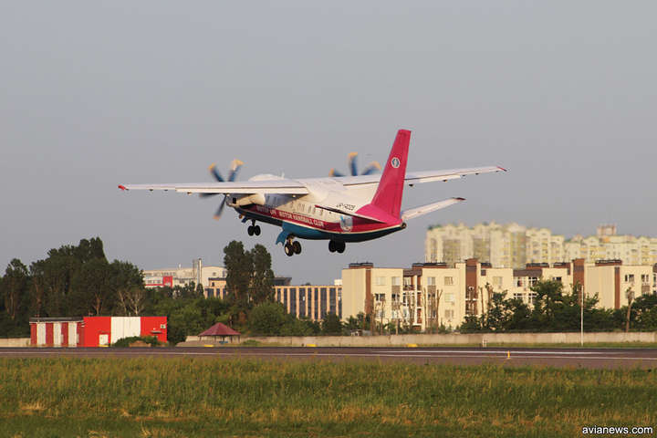 Українські авіакомпанії в серпні майже повернули докризове число рейсів